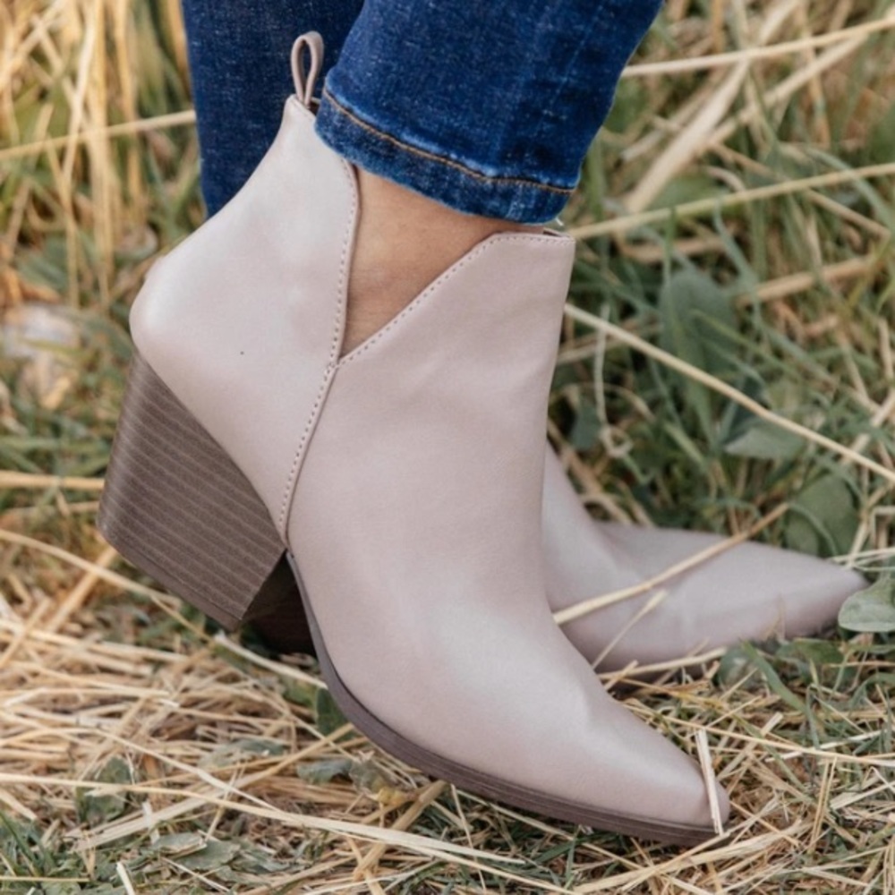 NWT Qupid Alexis Ankle Boot 6.5